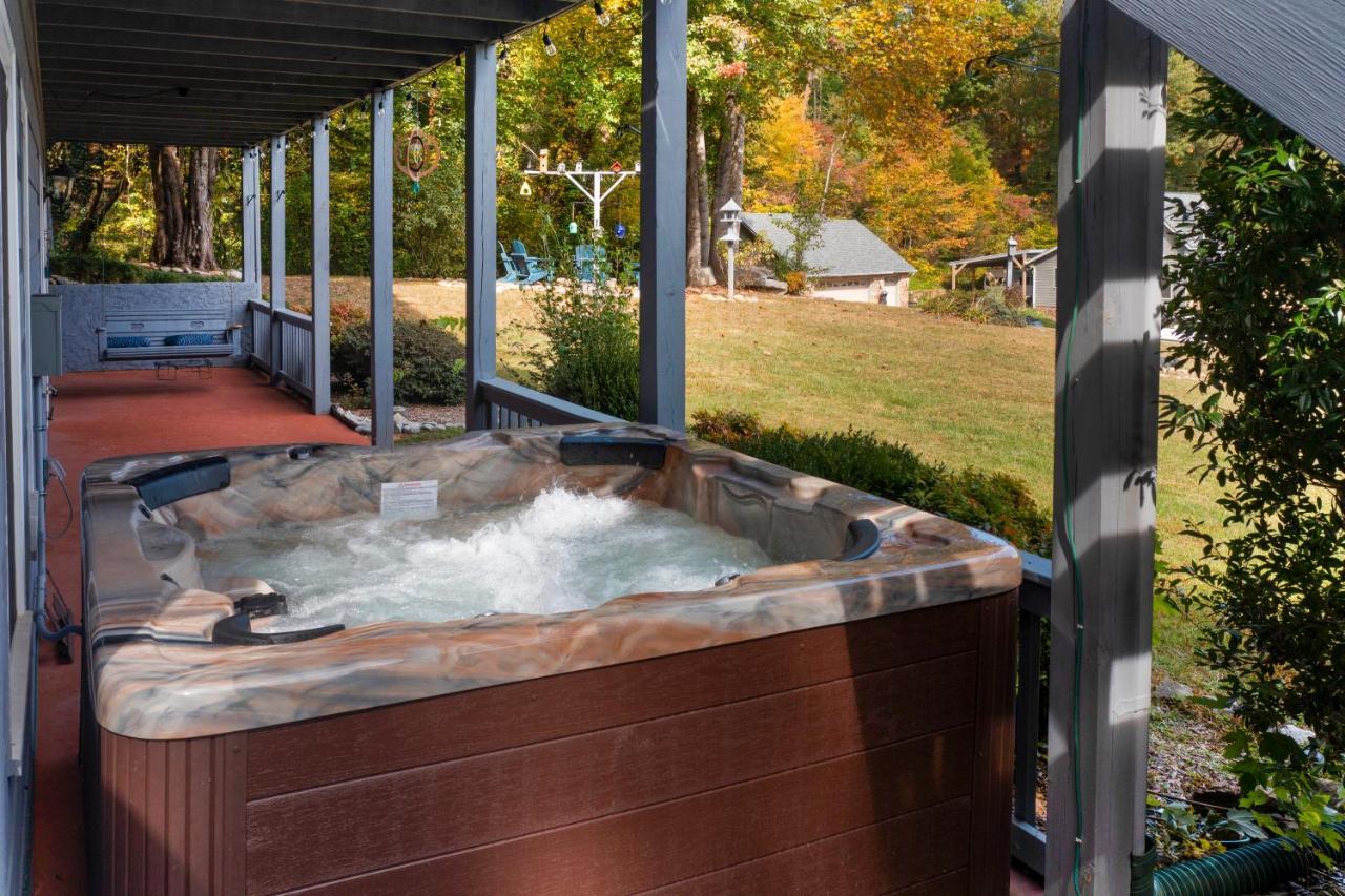 Ole Smoky Bnb - Game Room, Hot Tub, Mtn Views! Pigeon Forge Luaran gambar